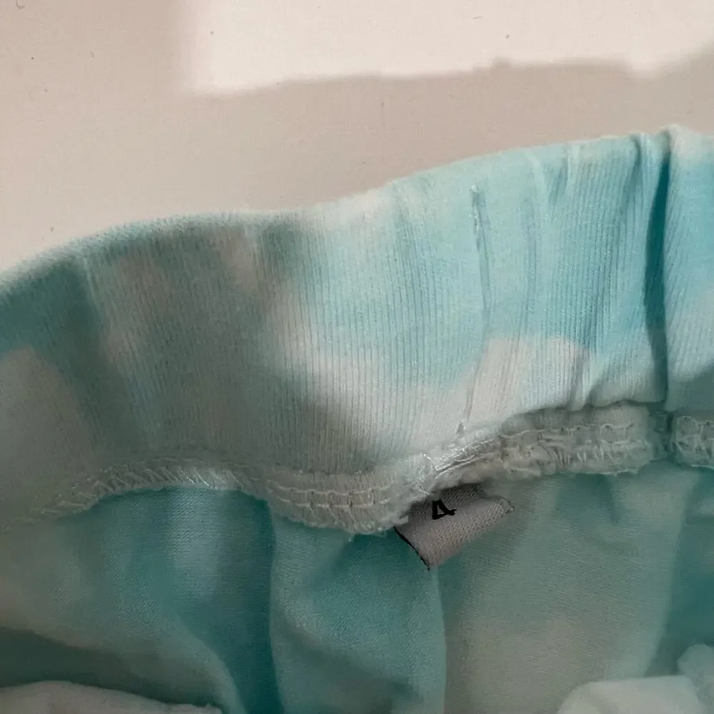 Posh Kiddos Blue & White Tie Dye Biker Shorts Size 4 - Picture 2 of 4